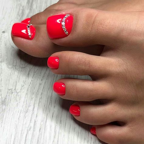 Pedicure Ideas Red, Red Toes Pedicure, Red Toe Nail Designs, Orange Toes, Red Toenails, Pedicure Designs Toenails, Chic Nail Art, Gel Toe Nails, Toe Nail Color