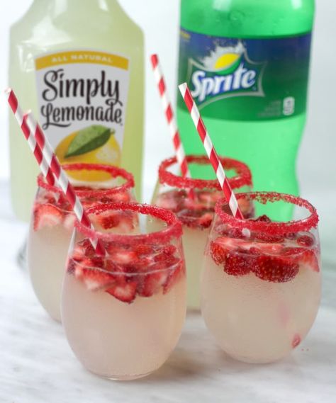 Lemonade Spritzer, Easter Drink, Easter Dinner Recipes, Kid Drinks, Alcoholic Drink, Vegetable Drinks, Punch Recipes, Easter Dinner, Strawberry Lemonade