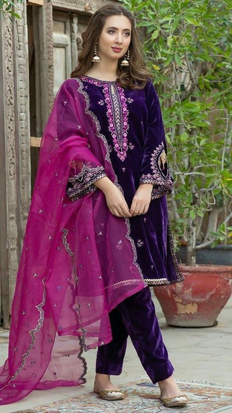 Velvet Pakistani Dress Simple, Pakistani Velvet Suits Party Wear, Pakistani Velvet Suits, Decent Dresses, Velvet Pakistani Dress, Velvet Suit Design, Pakistani Formal Dresses, Dress Designing, Velvet Dress Designs