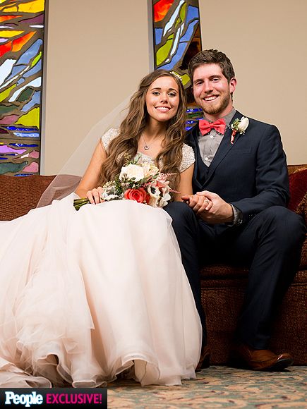 See Jessa Duggar and Ben Seewald's Wedding Photo Jessa Duggar Wedding Dress, Jessa Duggar Wedding, Jessa Duggar, Duggar Family Blog, Duggar Wedding, Ella Enchanted, 19 Kids And Counting, Duggar Family, 19 Kids