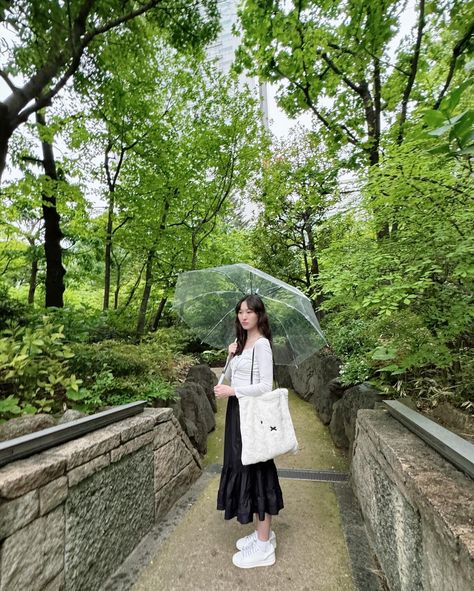 me + strawberries 🍓 . . . . . . . . . . . . #osaka #japan #japanesegarden #aesthetic #strawberry #tokyo #kyoto #ootd #outfitinspo #outfit #muji #garden #summer #spring #springoutfit #rain Japan Ootd Spring, Osaka Japan Aesthetic, Tokyo Summer Outfits, Japan Outfit Summer, Spring Outfits Japan, Japan Ootd, Tokyo Outfits, Aesthetic Strawberry, Tokyo Aesthetic