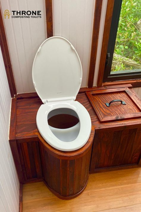 DIY composting toilet Portable Composting Toilet, Dry Toilet Design, Diy Outhouse Bathroom Composting Toilet, Indoor Composting Toilet, Backyard Toilet Bathroom, Out Houses Toilet Plans, Outhouse Decorating Ideas, Composting Toilet Outhouse, Composting Toilet Tiny Houses