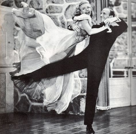 Fred Astaire & Ginger Rogers Oud Hollywood, Klasik Hollywood, Vintage Foto's, Fred And Ginger, Dance Like No One Is Watching, Lindy Hop, Ginger Rogers, Shall We Dance, Katharine Hepburn