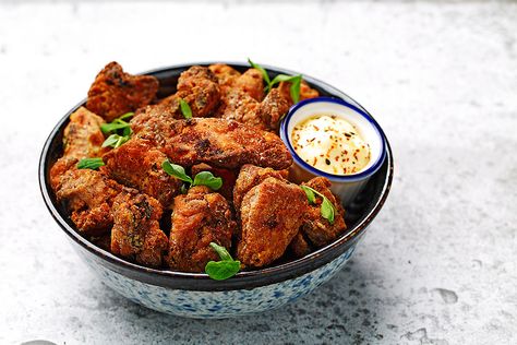 Karage Chicken Japanese Style, Karage Chicken, Menu Photoshoot, Popcorn Chicken Recipe, Chicken Eating, Asian Inspired Dishes, Popcorn Chicken, Vietnamese Cuisine, Marinated Chicken