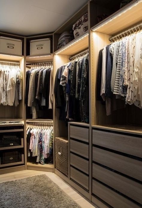 Walk In Closet Ideas, A Walk In Closet, Master Closet Design, Design Ložnic, Organized Closet, Walking Closet, Dream Closet Design, Walk In Closet Design, Closet Design Layout