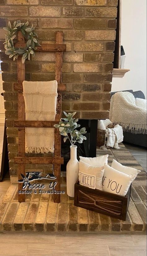 Ladder With Blankets Living Room, Blanket Ladder With Lights, Ladder Blanket Decor, Farmhouse Ladder Decor Living Room, Small Ladder Decor Ideas, Small Ladder Decor, Ladder Decor Living Room, Decorative Ladder Ideas, Mini Ladder Decor Ideas