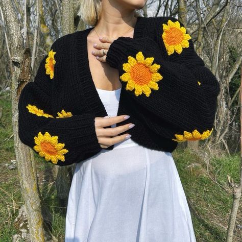 Sunflower Sweater Crochet, Crochet Sunflower Cardigan, Crochet Flower Cardigan, Green Crochet Cardigan, Crochet Crop Cardigan, Sunflower Cardigan, Black Crochet Cardigan, Sunflower Sweater, Sunflower Fashion