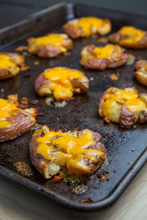 Loaded Smashed Potatoes Potatoes In Muffin Tin Recipe, Loaded Smashed Potatoes, Baked Baby Potatoes, Smashed Potatoes Baked, Smashed Potatoes Recipe, Potato Appetizers, Potato Muffins, Crispy Smashed Potatoes, Lemon Potatoes