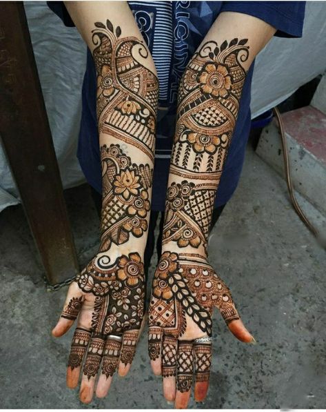 Trending mehandi design's Gowns For Plus Size Women, Designer Mehandi, Front Mehndi, Simple Mehandi, Front Mehndi Design, Easy Mandala, Mehndi Designs Bridal Hands, Basic Mehndi, Beautiful Henna