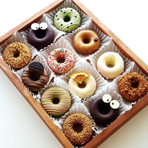 Toping Donat, Doughnut Flavors, Topping Donat, Donat Glaze, Food Truck Desserts, Donut Decorating Ideas, Donut Makers, Cake Designs For Kids, Donut Flavors