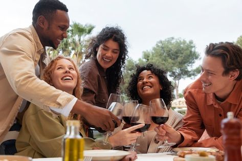 Friends toasting with glasses of wine an... | Free Photo #Freepik #freephoto #outdoor-party #friends-party #wine-party #drink-wine Website Aesthetic, Wine Lifestyle, Charcuterie Party, Friends Group Photo, Glasses Of Wine, About Friends, Wine Party, Woman Wine, Drink Wine