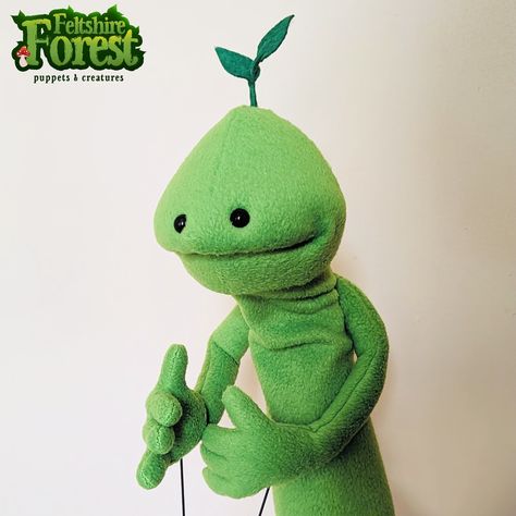 (@feltshireforest on Instagram for more examples!) See my shop for more pre-made characters and designs! This puppet has recently had an update to its design, so review photos might differ slightly! This puppet now comes with a leaf sprout at the top of the head, instead of just a fur tuft! The 'Lil Sprout' puppet, professional quality, semi-customisable fur puppet, with multiple choices of fleece or fur colours! When choosing furs, please be aware that (S) means the fur is SHORT PILE, while (L)