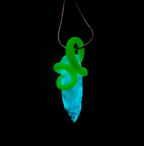 Make Your Own Crystals, Diy Crystal Growing, Alum Crystals, Growing Crystals, How To Make Crystals, Glowing Necklace, Dark Jewelry, Science Notes, Crystal Snowflakes