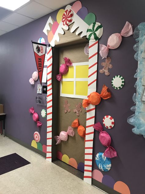 Door Decorating Contest Christmas, Door Decorations Christmas, Door Decoration Christmas, Christmas Door Decorating, Christmas Hallway, Diy Christmas Door Decorations, Door Decorations Classroom Christmas, Decoration Creche, Christmas Doors