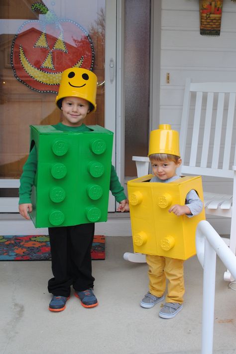 Diy Toddler Halloween Costumes, Quick Diy Halloween Costumes, Lego Costume Diy, Lego Halloween Costumes, Cupcake Halloween Costumes, Halloween Lego, Carnaval Diy, Family Halloween Costume Ideas, Lego Costume