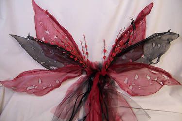 Red and black organza Fairy Wings by AmandaKathryn Red Wings Aesthetic, Akumatized Marinette, Black Fairy Wings, Dark Fairytale Aesthetic, Fairy Wings Drawing, Dark Fairy Costume, Dark Angel Costume, Evil Fairy, Red Fairy