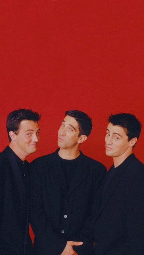 Beautiful wallpaper because it is Friends ♡ Ross Chandler And Joey, Ross Friends Aesthetic, Chandler Ross And Joey, Joey Tribbiani Chandler Bing, Ross Joey And Chandler, Ross Geller Wallpaper, Ross Geller Aesthetic, Friends Cast 90s, Joey Tribbiani Wallpaper