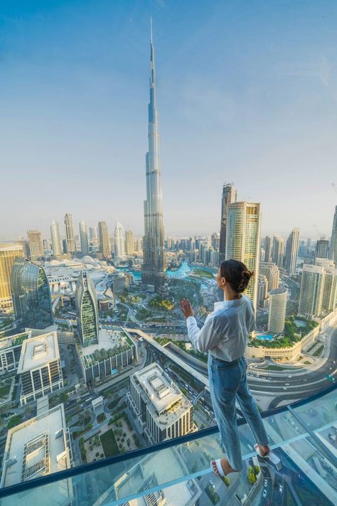 Sky View Dubai, Dubai Photography Ideas, Dubai Picture Ideas, Dubai Photoshoot, Dubai Photography, Dubai Video, Dubai Tourism, Sky Walk, Travel Pose