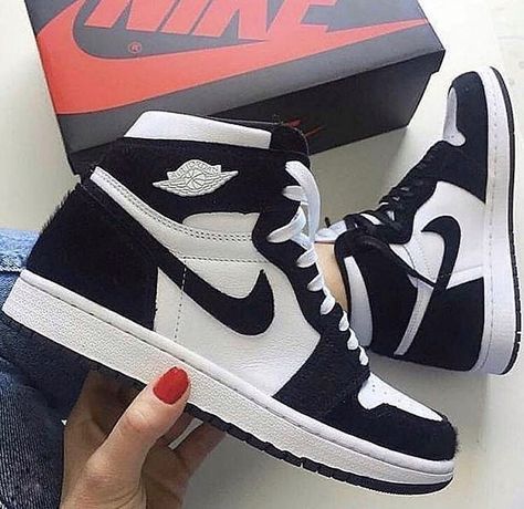 Sepatu Air Jordan, Nike Shoes Girls, Jordan Shoes Girls, Custom Nike Shoes, All Nike Shoes, Shoes Sneakers Jordans, Nike Shoes Jordans, Nike Air Shoes, Fashion Shoes Sneakers