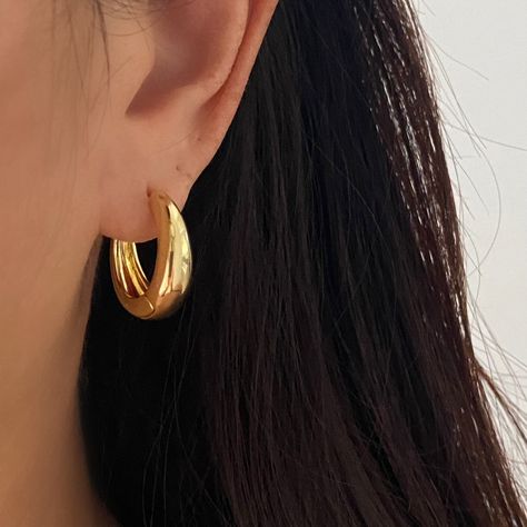 Teardrop Thick Gold Hoops – ANETT Thick Gold Hoops Aesthetic, Simple Earrings For Wedding, Chunky Hoop Earrings Aesthetic, Gold Earrings Layered, Good Hoops Earrings, Chunky Gold Hoops Aesthetic, Cute Earrings Hoops Gold, Gold Teardrop Hoop Earrings, Small Jumki Gold