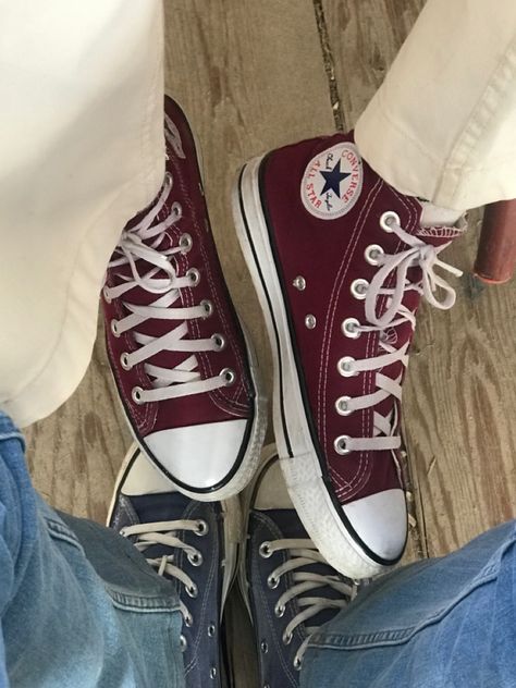 Adriana Core, Dark Red Converse, Red Converse Outfit, Cute Converse Shoes, Maroon Converse, Cute Converse, Converse Outfits, Burgundy Outfit, Red Platform