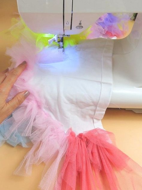 Tulle Sleeves Diy, Tulle Top Diy, Tulle Sweatshirt, Diy Puff Sleeves, Diy Net, Diy Puffs, Fashion Recycle, Karneval Diy, 80s Costumes