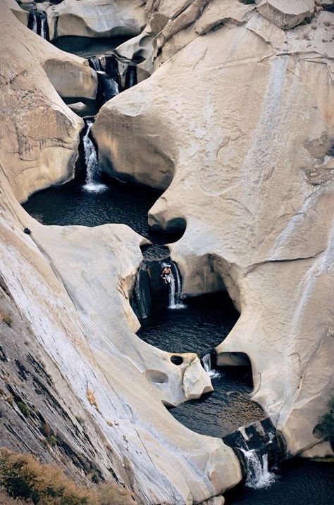 Mother 3, Magic Places, Patagonia Chile, Matka Natura, Places In California, Woman Photo, Patagonia Argentina, Air Terjun, Cascade Mountains