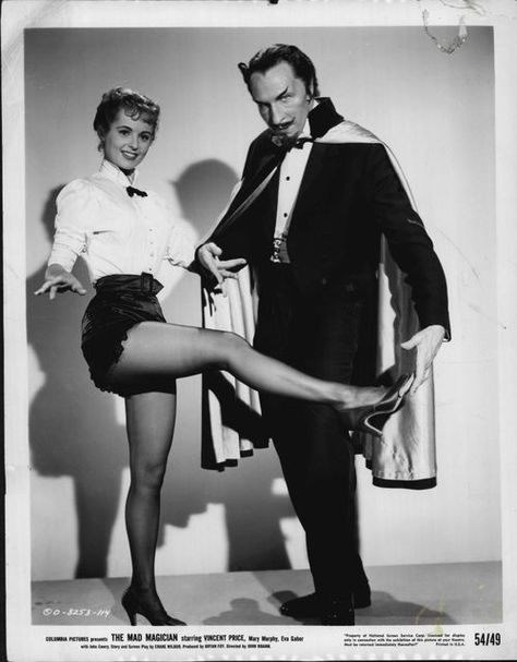 Mary Murphy & Vincent Price Magician Assistant, Vintage Magician, Magicians Assistant, Red Doors, Magic Illusions, Horror Vintage, Vincent Price, Drive In Theater, Classic Horror Movies