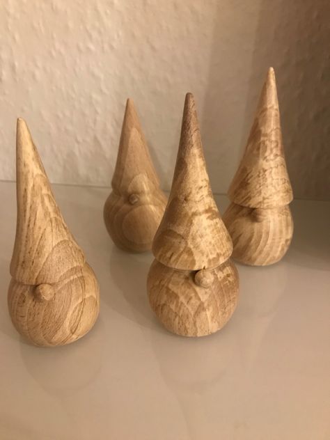 Turned Wooden Snowmen, Easy Wood Turning Projects, Wood Lathe Christmas Ornaments, Christmas Wood Turning Projects, Lathe Projects Woodturning Ideas, Woodturning Christmas Ornaments, Wood Turned Gnomes, Small Wood Turning Projects, Wood Lathe Projects For Beginners