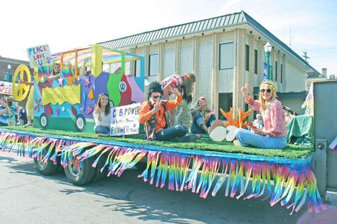 Parade Float Ideas, Homecoming Floats, Homecoming Parade, Football Homecoming, Dance Themes, Disco Theme, 80s Theme, Musical Theme, 90s Theme