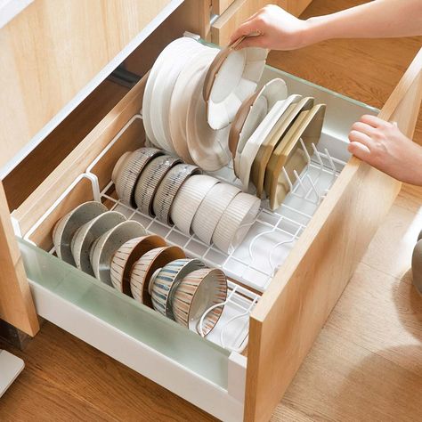 11 Clever Ways On How To Organize Kitchen Cabinets - Style Degree Kitchen Cabinet Style, Kitchen Cabinet Organization Ideas, Plate Organizer, Dish Organization, Plate Storage, Space Saving Kitchen, Kitchen Plate, 카페 인테리어 디자인, Kitchen Organisation