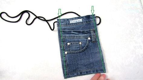 Crossbody Bag From Old Jeans, Denim Bags From Jeans Diy, Bag Out Of Jeans, Denim Purse Diy, Diy Jean Purse, Diy Denim Purse, Jean Pocket Purse, Diy Jeans Bag Tutorial, Diy Crossbody Bag