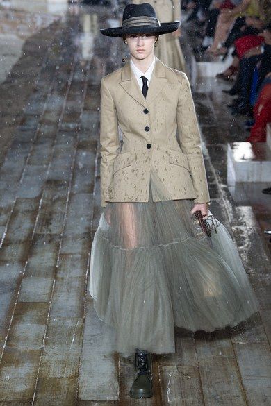 Dior 2019, Gonna In Tulle, Garment Construction, Mode Hippie, Dior Dress, Tulle Skirts, Diane Kruger, Dior Fashion, Miuccia Prada