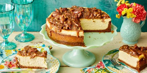 Pecan Pie Cheesecake Recipe, Fluffy Cheesecake, Vanilla Bean Cheesecake, Winter Dessert, Pecan Pie Cheesecake, Winter Dessert Recipes, Pie Cheesecake, Thanksgiving Food Desserts, Pecan Recipes