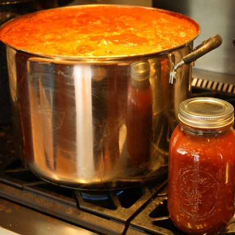 Spaghetti Sauce for Water Bath Canning Canning Pasta Sauce, Canning Homemade Spaghetti Sauce, Water Bath Cooking, Water Bath Canning Recipes, Chicken Casserole Dinners, Tomato Harvest, Canned Spaghetti Sauce, Home Canning Recipes, Canning Vegetables