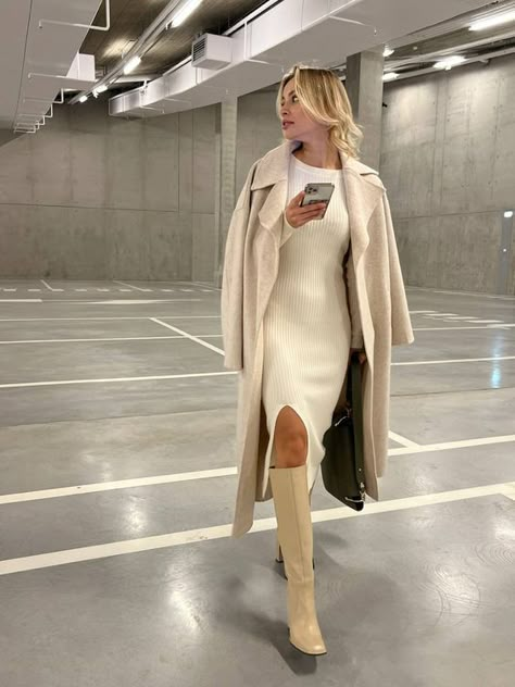 Wear A Dress In Winter, Katie Sturino, Dress In Winter, Europe Outfits, Best Winter Outfits, Chic Fall Outfits, Classy And Elegant, Outfit Trends, Todays Outfit