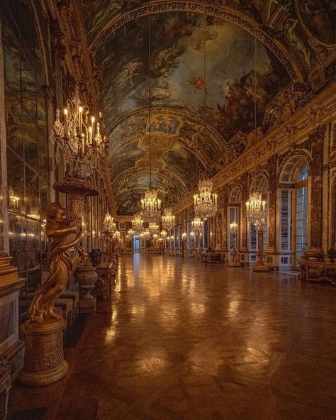 TRAVELLING THROUGH THE WORLD © on Instagram: "Château de Versailles ❤️ 🇫🇷 Photos by @jbperraudin Tag your best travel photos with #travellingthroughtheworld" 18th Century Aesthetic, French Palace, Palace Architecture, The Palace Of Versailles, French Royalty, Palace Interior, Hall Of Mirrors, Paris Luxury, French Architecture