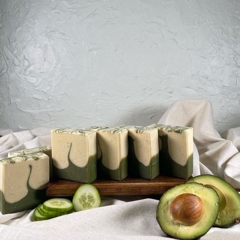 Avocado & Cucumber Artisan Soap Bar *Design May Vary With Each Soap* Cold Processed Soap Fragance Oil: Fresh Cucumber & Eucalyptus & Spearmint Weight: ~ 5 Oz Ingredients: Olive Oil, Coconut Oil, Shea Butter, Cocoa Butter, Avocado Oil, Beeswax, Stearic Acid, Castor Oil, Mint Clay, Kaolin Clay Spirulina Powder,Turmeric Powder, Avocado Pure, Cucumber, Goat Milk, Tussah Silk, Sodium Hydroxide, Distilled Water, Fragance Oil. Handmade Liquid Soap, Soap Bar Design, Artisan Soap Packaging, Avocado Soap, Cucumber Soap, Eucalyptus Soap, Cold Process Soap Designs, Cold Processed Soap, Dessert Soap