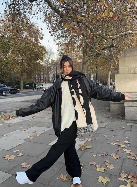 Styling Black Coat, Winter In Berlin Outfit, New York Trench Coat Street Styles, Netherlands Winter Fashion, Boston December Outfits, Lake Como Winter Outfit, How To Layer Winter Clothes, Amsterdam Outfits Winter, Winter Scotland Outfit