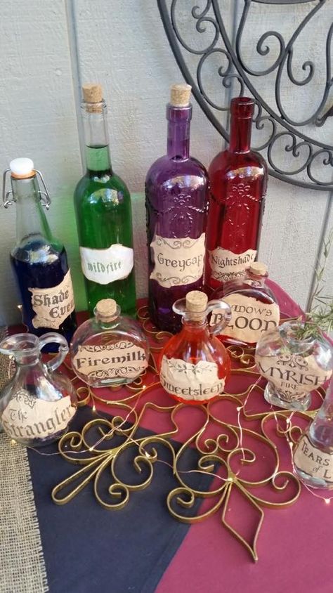 Game of Thrones Birthday Party Rennaisance Party Ideas, Got Theme Party, Medieval Birthday Party Decorations, Mythical Party Ideas, Medieval Aesthetic Party, Tavern Party Decorations, Fae Party Ideas, Fantasy Bday Party, Fantasy Themed Party Ideas