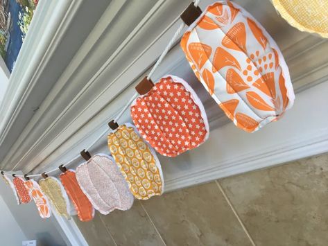 Pennet Banner Diy, Fabric Pumpkin Garland, Pennet Banner, Sewing Pumpkins, Fall Bunting, Fabric Banners, Pumpkin Banner, Fall Sewing Projects, Thanksgiving Time