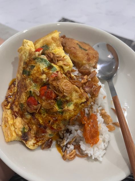 Nasi , telur dadar , perkedel, tambah sambel bagor dan kecap Nasi Telur, Telur Dadar, Linen Dress Pattern, Asian Guys, Cute Asian Guys, Homemade Remedies, Aesthetic Food, Linen Dress, Home Cooking