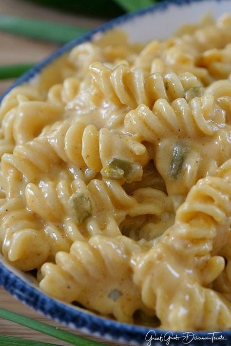 Spicy Southwest Mac and Cheese Southwest Mac And Cheese, Spicy Mac And Cheese, Cheese Noodles, Macaroni Cheese Recipes, Pasta Sides, Recipes Delicious, Delicious Pasta, Perfect Pasta, Healthy Pasta Recipes