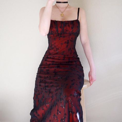 Retro Muse, 90s Prom Dresses, Goth Prom Dress, Goth Prom, Bridgetown, Prom Dress Inspiration, Prom Outfits, Fancy Outfits, Apple Pay