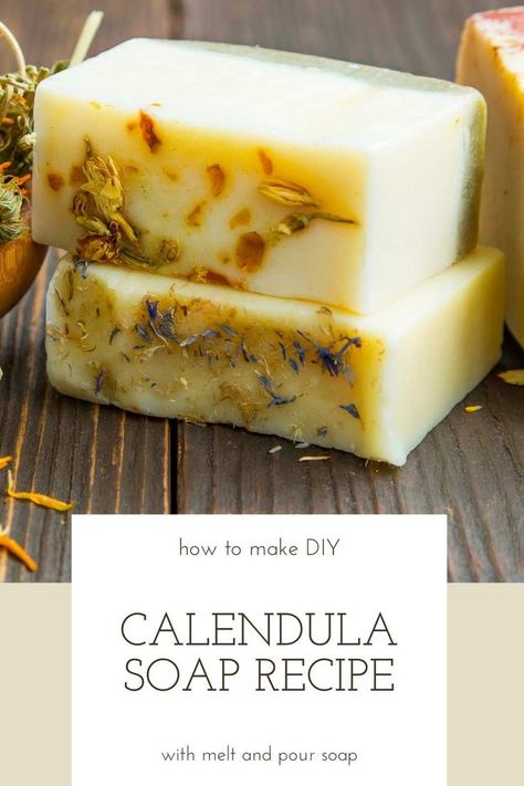 Glycerin Soap Recipe, Calendula Soap, Soap Making Tutorials, How To Make Soap, Homemade Soap Bars, Diy Soap Bars, Recipe For Beginners, Calendula Flowers, Soap Melt And Pour