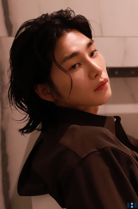 Kim Jae-young, Hanfu Hairstyles, Korean Drama Series, Asian Men Hairstyle, Handsome Asian Men, Short Wavy Hair, Haircuts Straight Hair, Young Actors, Kdrama Actors