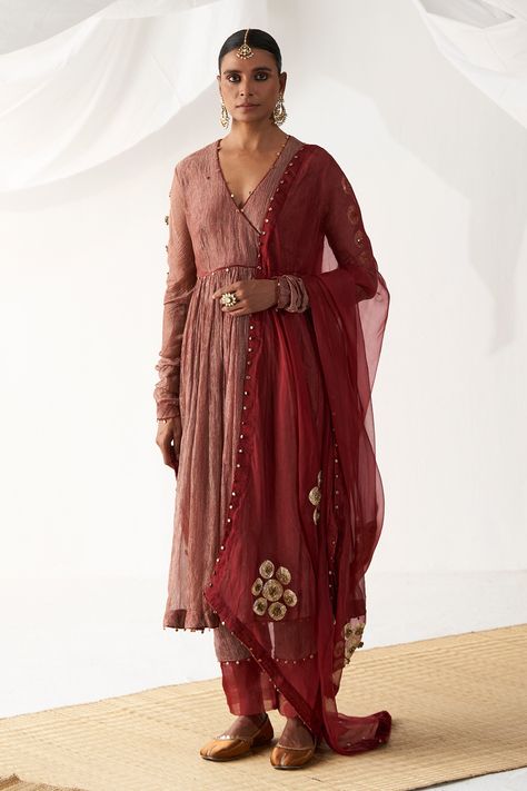 Buy Maroon Silk Tissue Placement Embroidery Golden Pleated Anarkali Set For Women by Itrh Online at Aza Fashions. Churi Sleeves, Placement Embroidery, Indian Dresses Traditional, Plain Dress, Embroidered Dupatta, Embroidery Suits Design, Embroidery Suits, Designs For Dresses, Silk Organza