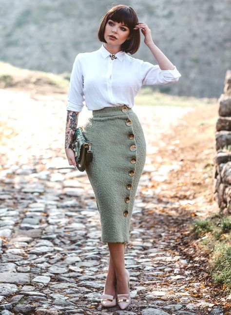 Buy Retro 1950's Vintage Skirts Online - British Retro Pencil Skirt Outfits Classy, Pencil Skirt Outfits Casual, Classy Skirts, Pencil Skirt Casual, Pencil Skirt Outfits, Look Retro, Retro Mode, Classy Work Outfits, Stylish Work Outfits