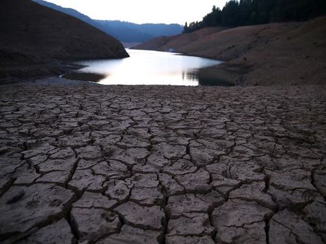 Cracked Earth, California Drought, Shasta Lake, Science Images, Strange Weather, Space Photography, Bottled Water, The Weather Channel, Cbs News