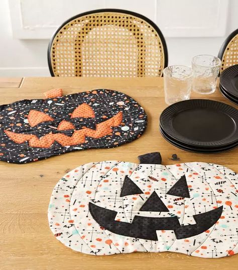 Sewing Placemats, Pumpkin Placemats, Halloween Sewing Projects, Fall Sewing Projects, Halloween Placemats, Sewing Christmas, Fall Placemats, Diy Placemats, Dulces Halloween